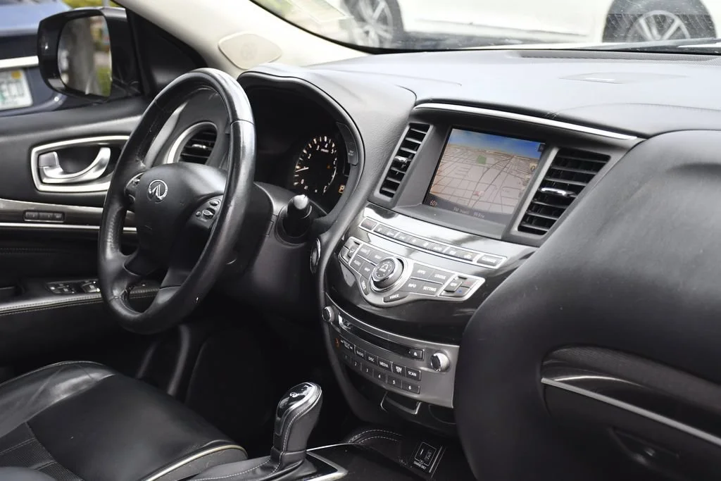 Used 2019 Liquid Platinum INFINITI LUXE image 29