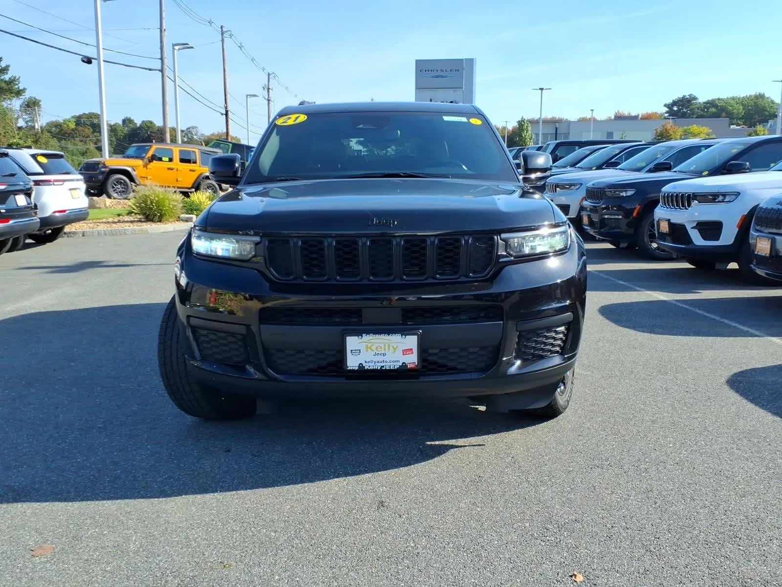 Used 2021 Diamond Black Crystal P/C Jeep Altitude image 3