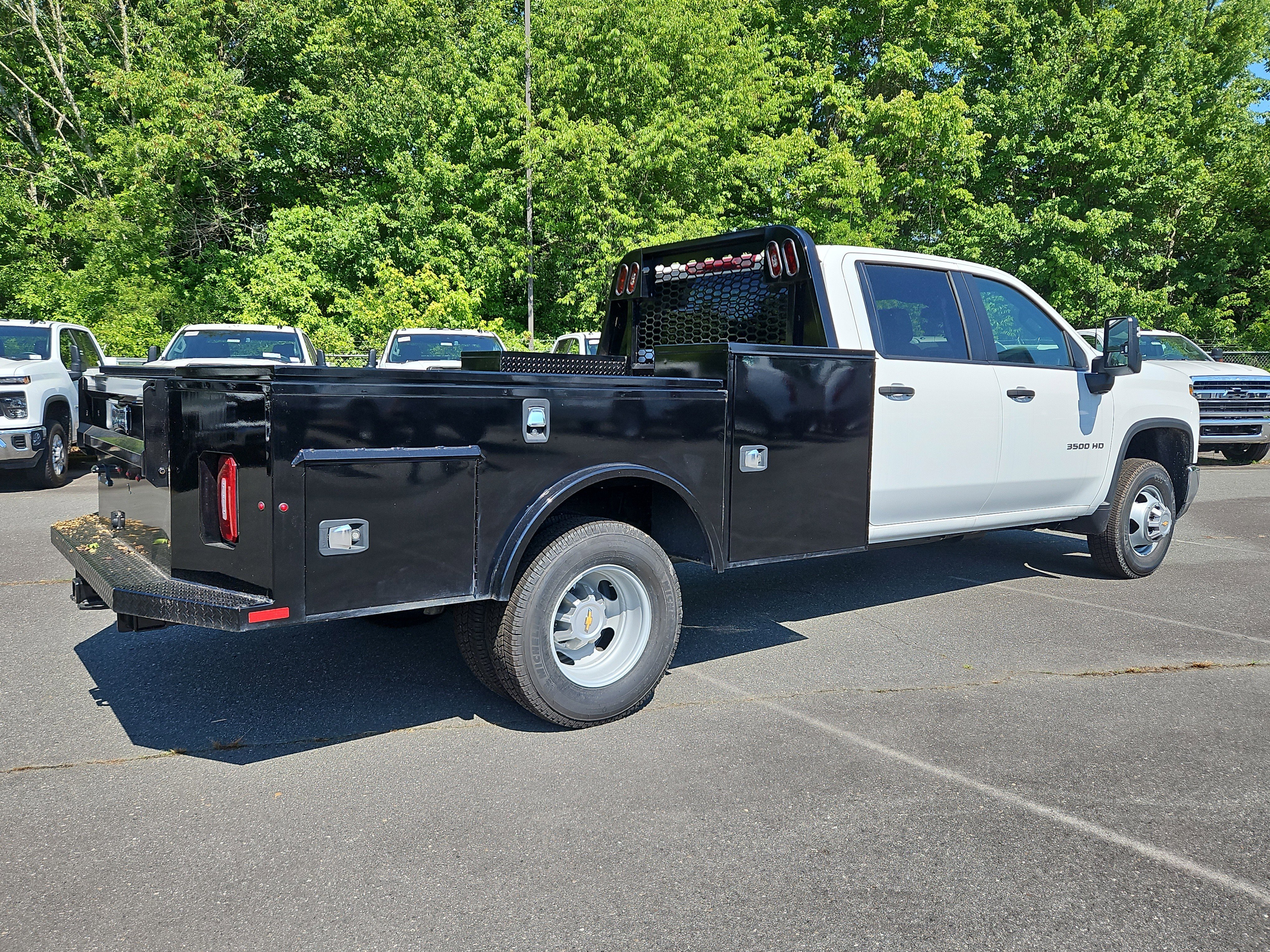 New 2026 Summit White Chevrolet Work Truck image 5