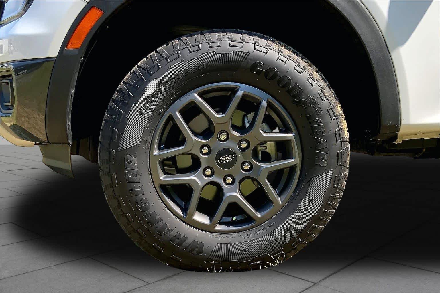 Used 2025 Oxford White Ford XLT image 11