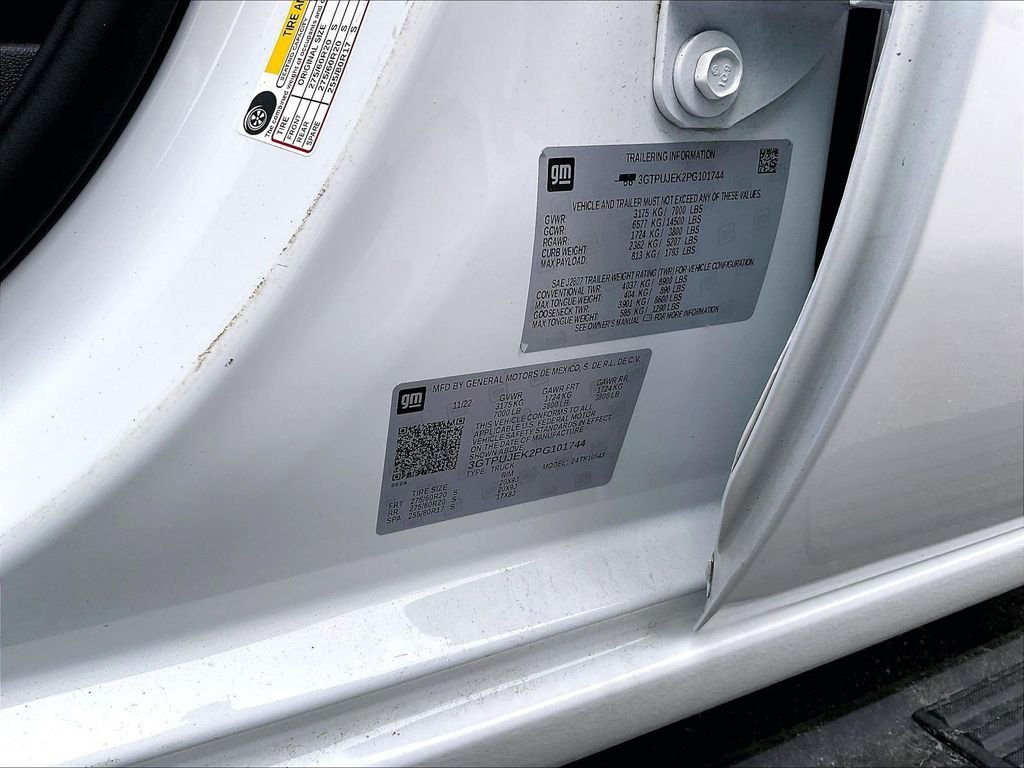 Used 2023 White GMC Elevation image 34