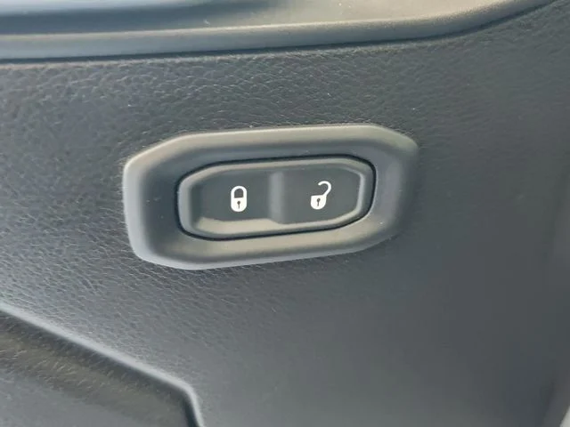 Used 2022 Silver Jeep Sport image 31