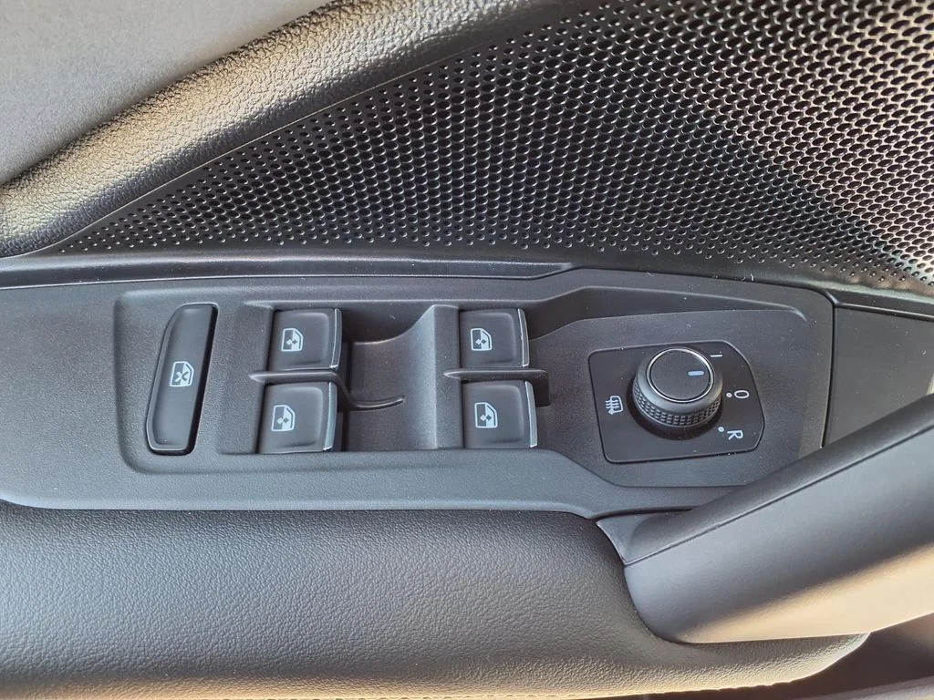 New 2026 Platinum Gray Metallic Volkswagen 2.0T SE image 8