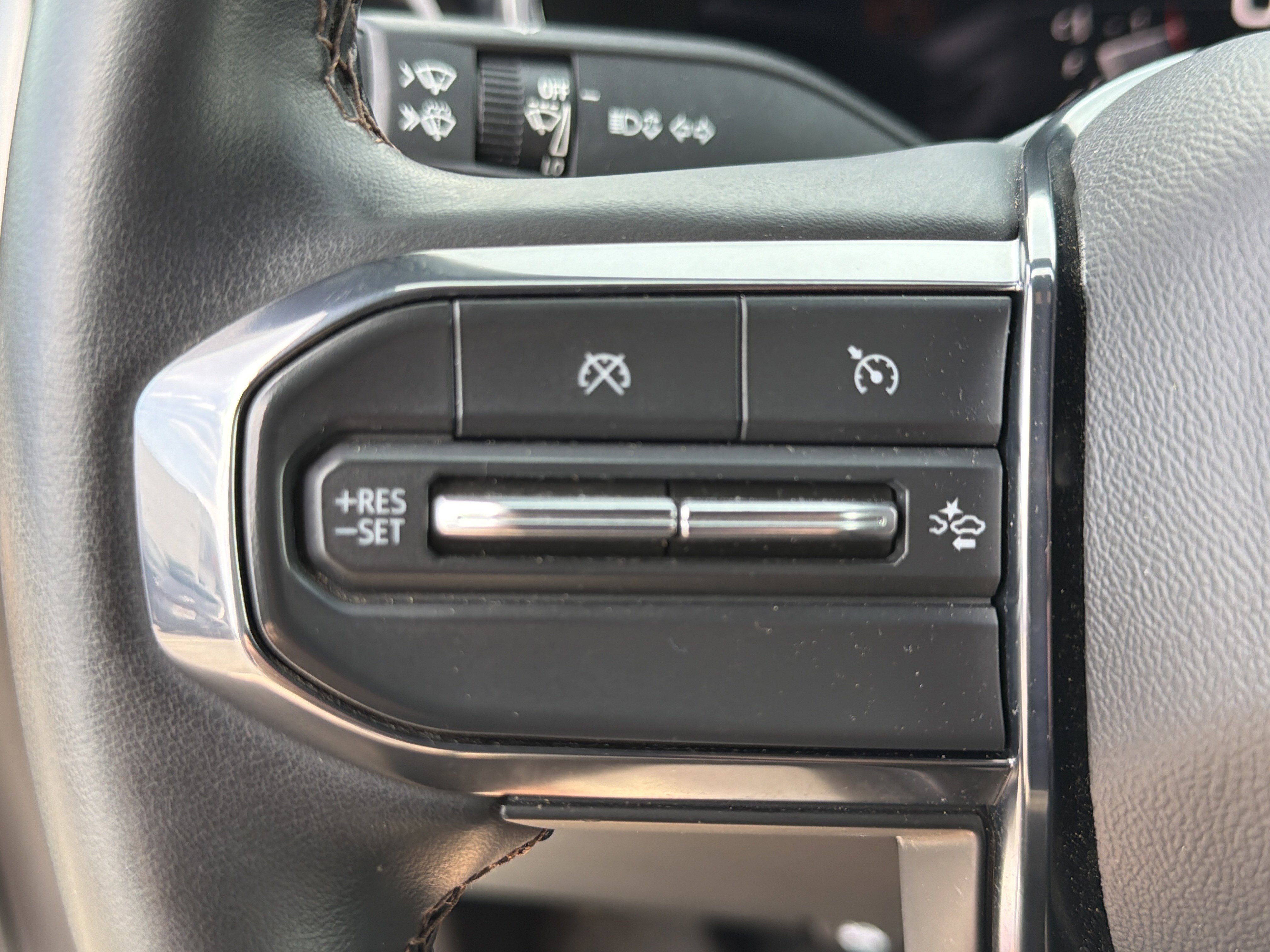 Used 2023 Summit White GMC 4WD AT4 image 16