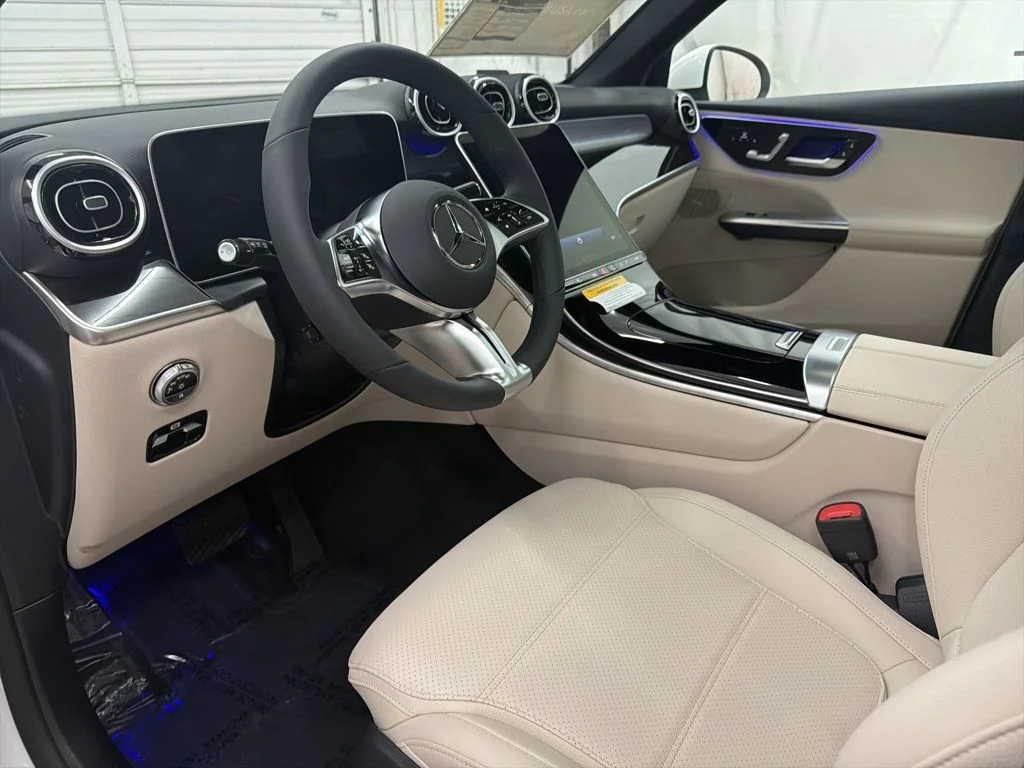 Used 2026 White Mercedes-Benz GLC 300 image 12