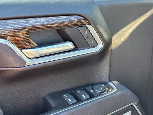 Used 2025 Downpour Metallic GMC Elevation image 16