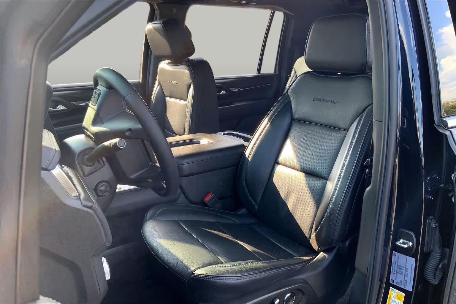 Used 2024 Midnight Blue Metallic GMC Denali image 9