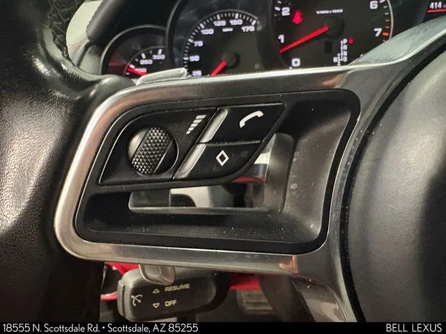 Used 2018  Porsche Base image 21