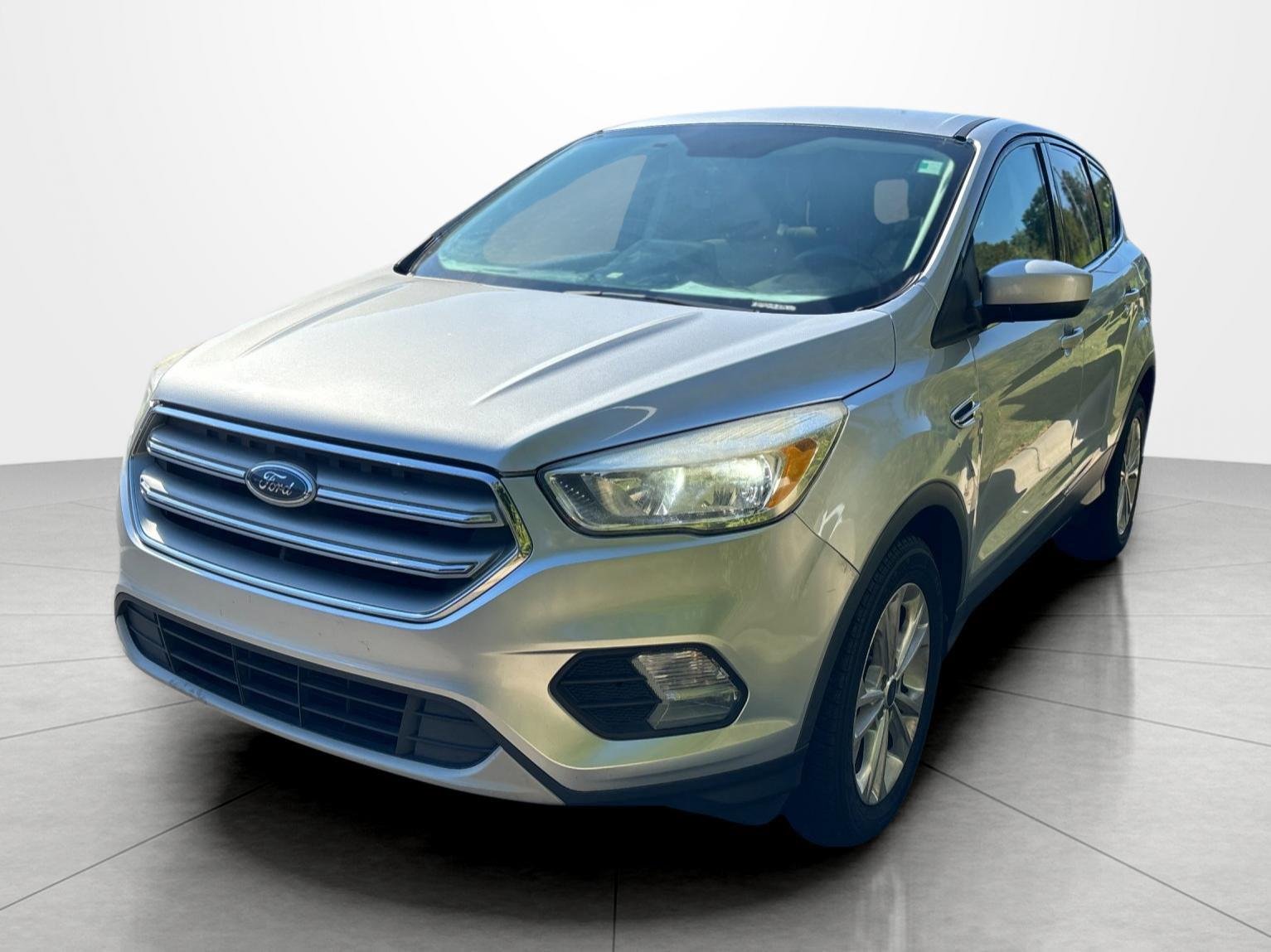 Used 2017 Ingot Silver Ford SE image 1