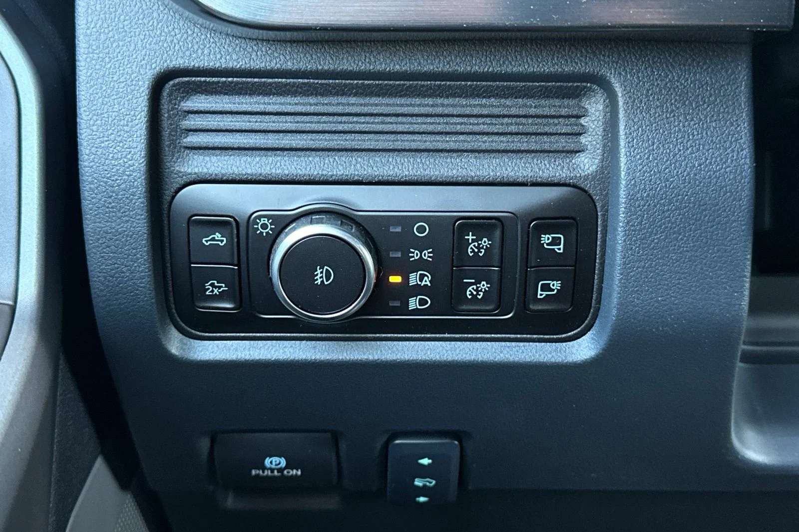 New 2026 Glacier Gray Metallic Tri-Coat Ford F-350® Lariat® image 26