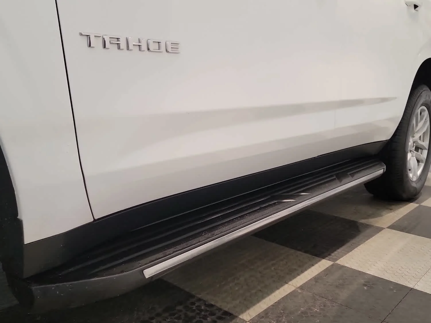 Used 2024 Summit White Chevrolet LT image 8