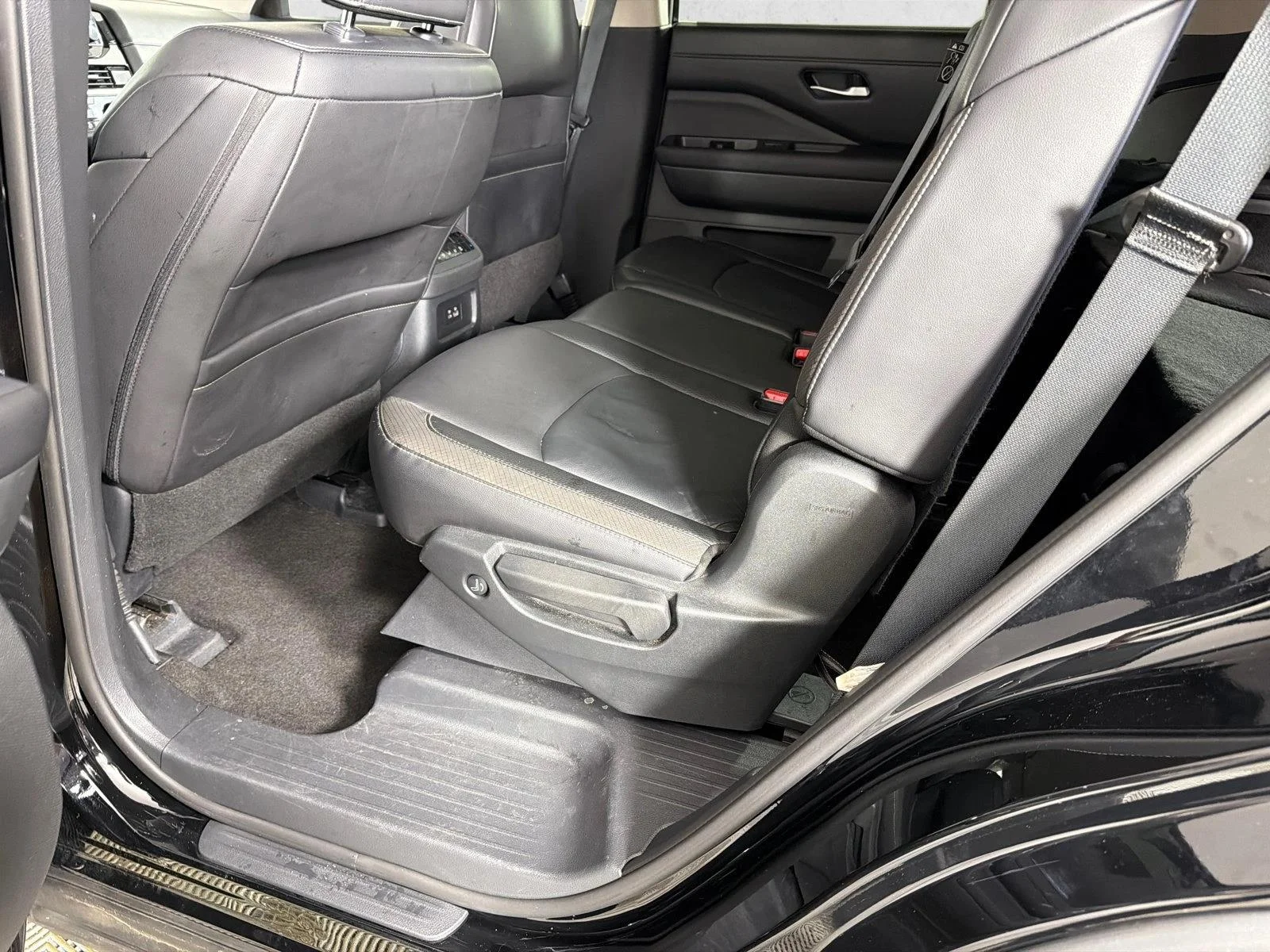 Used 2025 Black Nissan SL image 22
