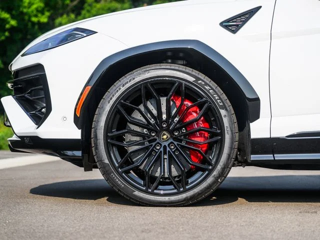 Used 2025  Lamborghini SE image 9