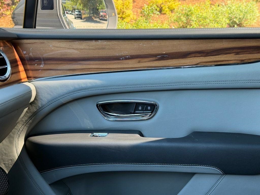 Used 2025 Gravity Gray Bentley Azure image 30