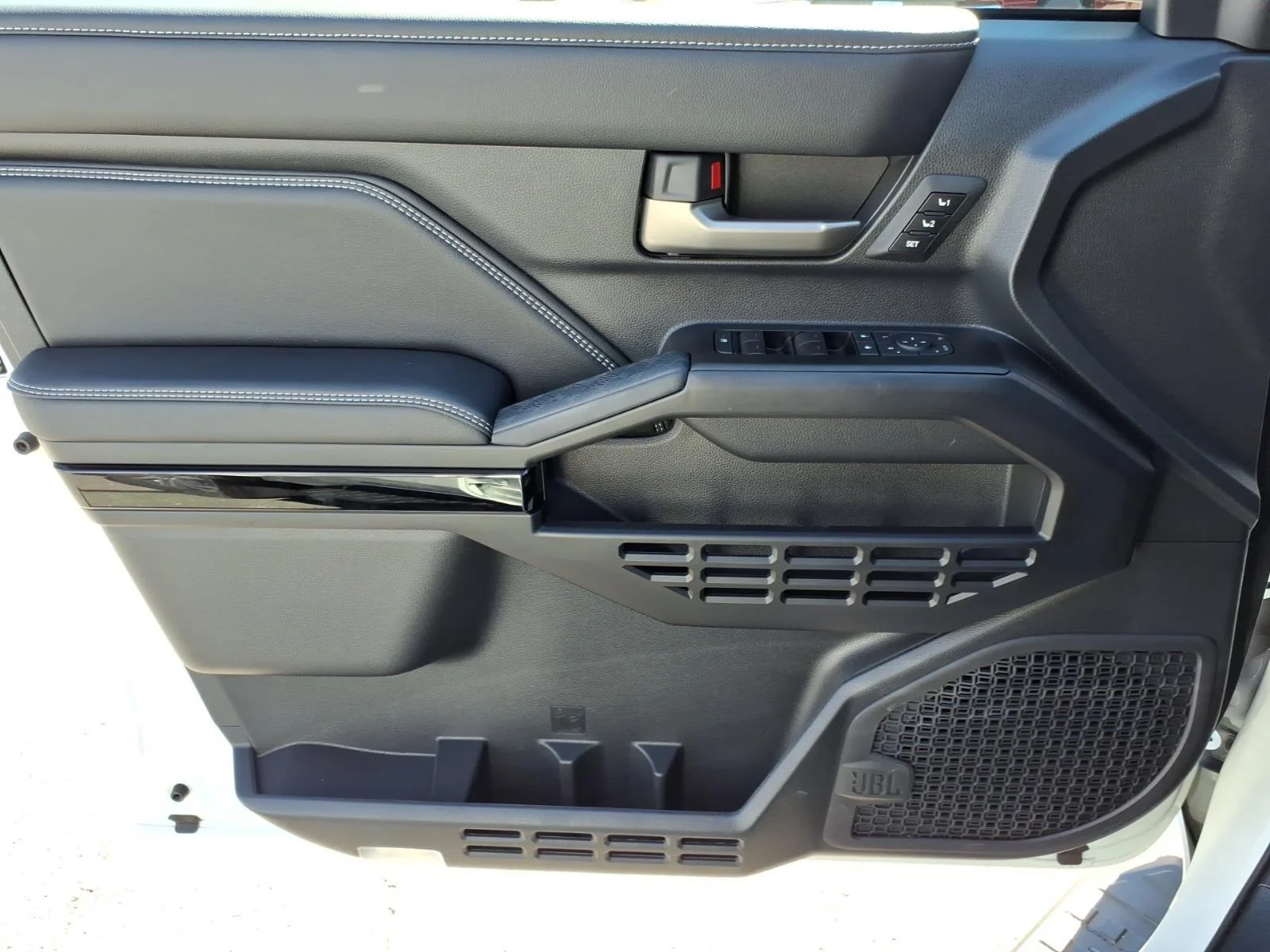Used 2026 Wind Chill Pearl Toyota Limited image 25