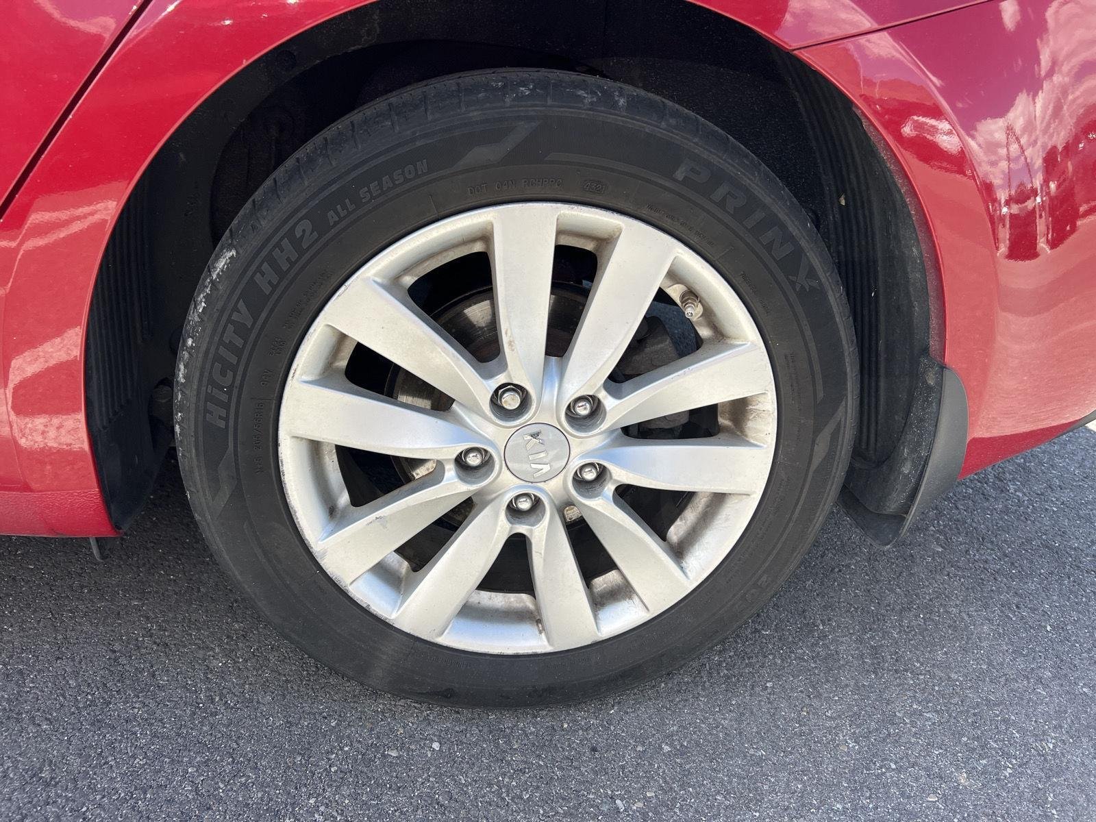 Used 2014 Crimson Red Kia EX image 4