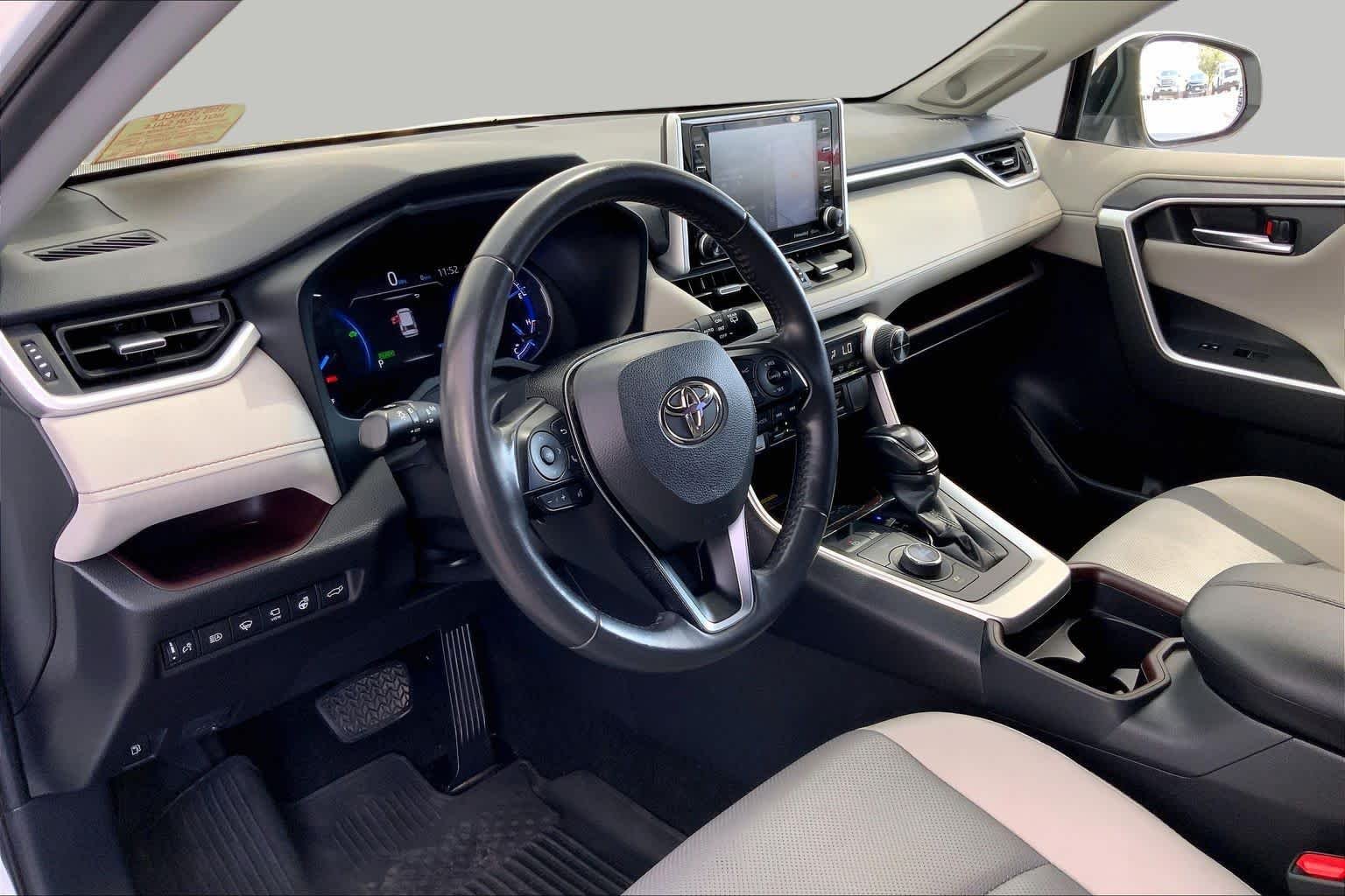 Used 2020 Blizzard Pearl Toyota Hybrid Limited image 18