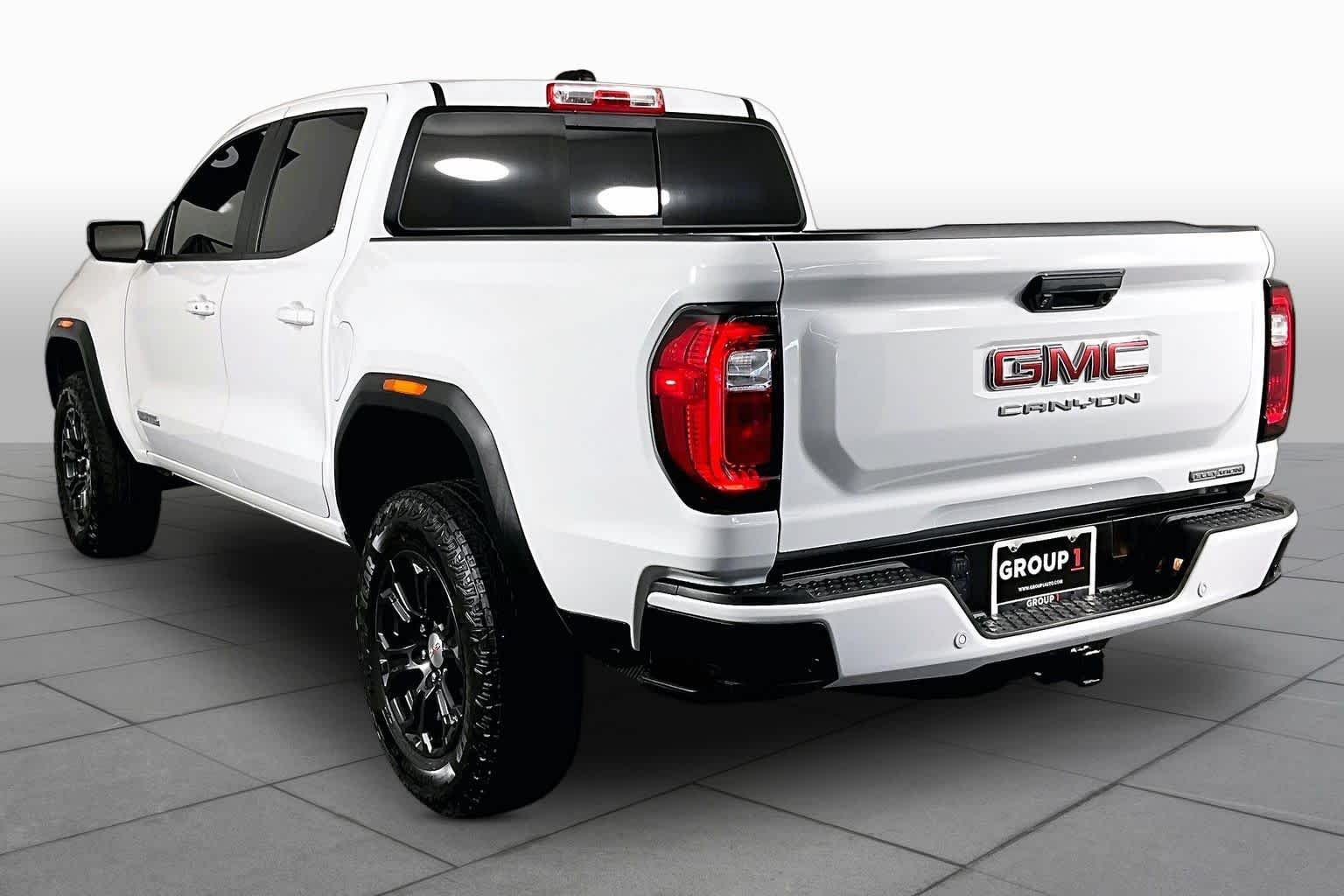 Used 2024 Summit White GMC Elevation image 11