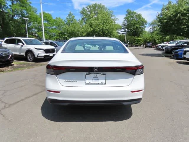 Certified Used 2023 Platinum White Pearl Honda  image 5