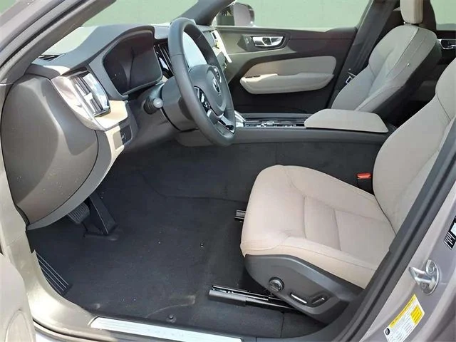 2026 Volvo XC60 Plus - Photo 11