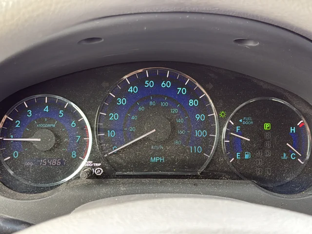 Used 2010 Silver Toyota LE image 12