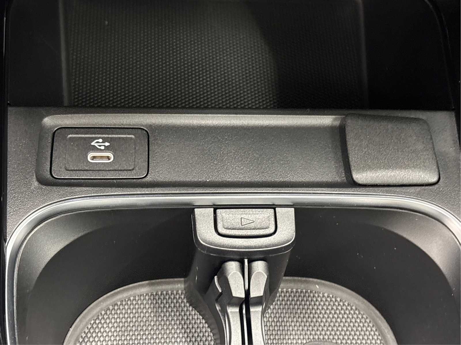 Used 2026 Mountain Grey Metallic Mercedes-Benz GLA 250 image 38