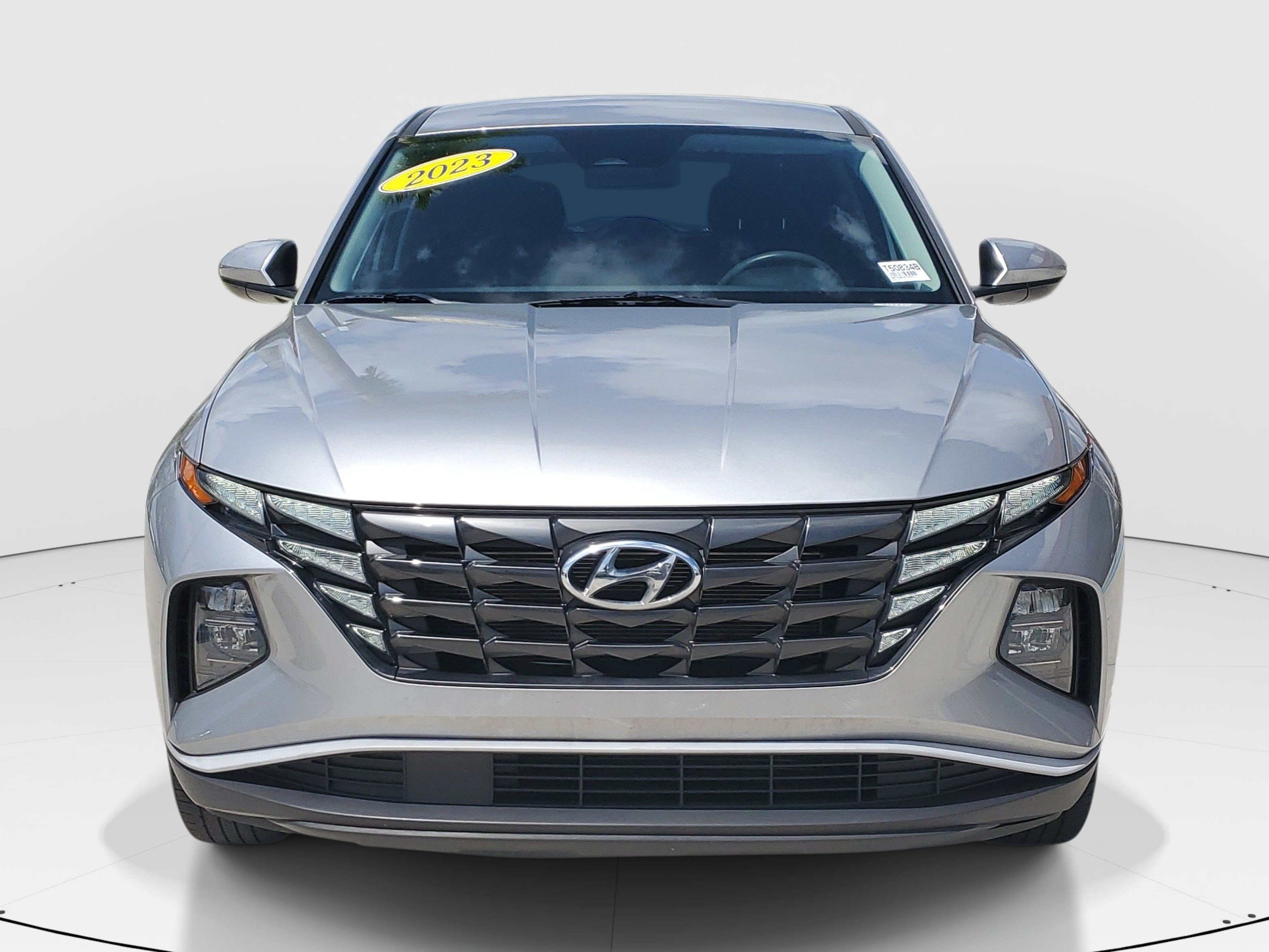 Used 2023 Shimmering Silver Hyundai SE image 2