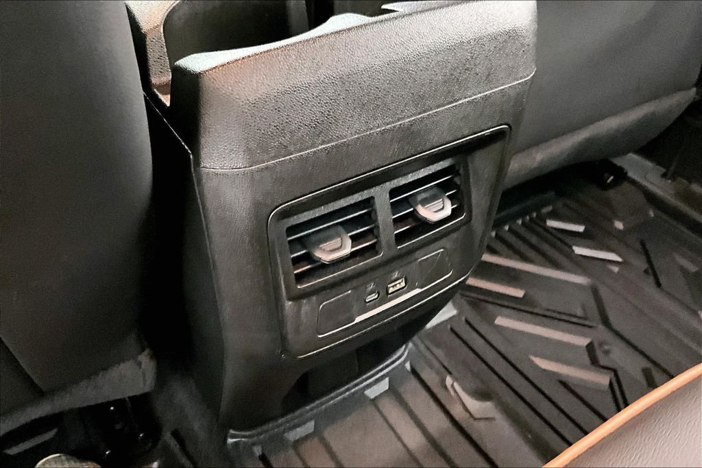 Used 2024 White GMC AT4 image 10