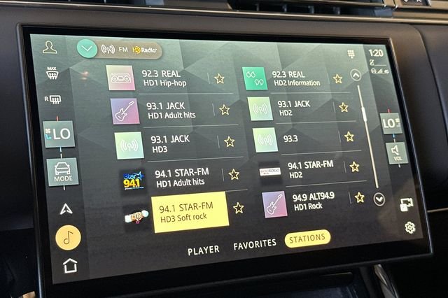 New 2026 Santorini Black Land Rover Dynamic SE image 17