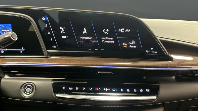 Used 2021 Crystal White Tricoat Cadillac Sport Platinum image 12