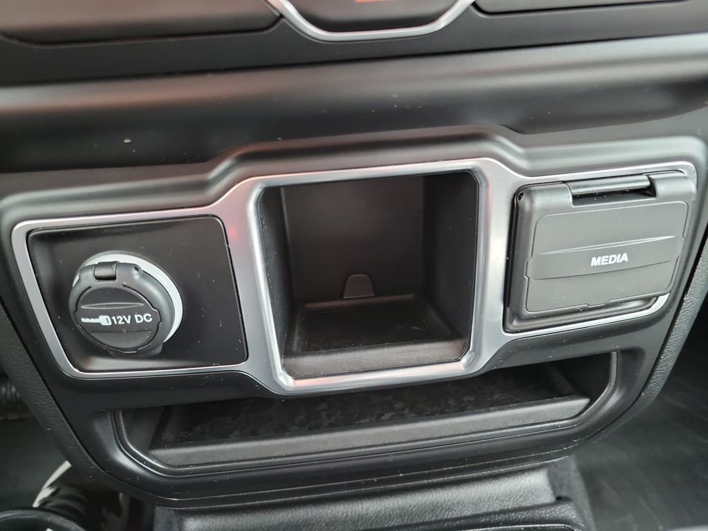 Used 2020 Green Jeep Sport image 28