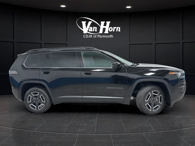 New 2026 Diamond Black Crystal Pearl-Coat Exterior Paint Jeep Laredo image 8