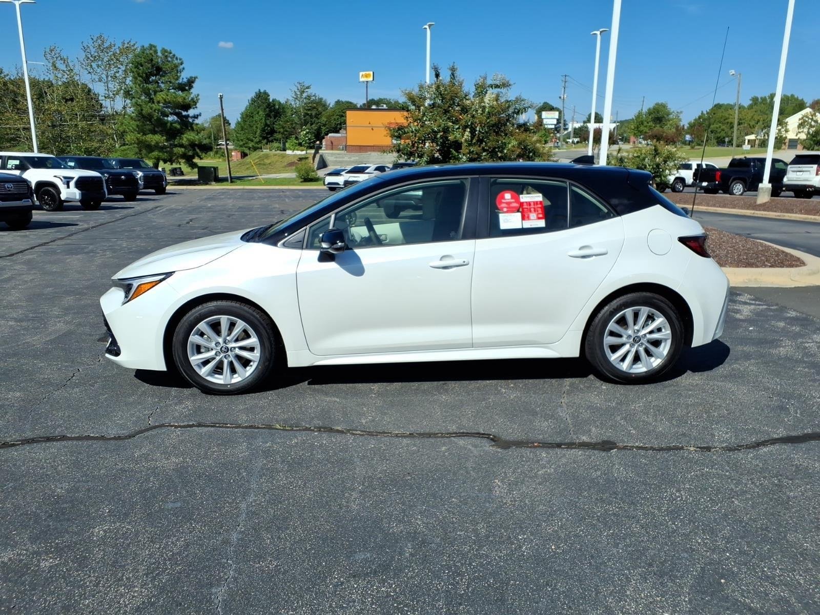 New 2027 Wind Chill Pearl with Black roof Toyota SE image 3