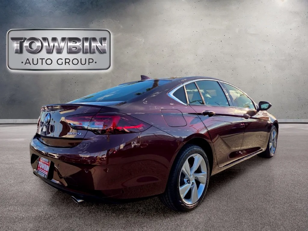 Used 2018 Red Buick Preferred image 4