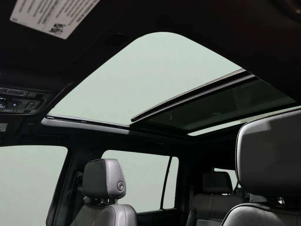 2024 Chevrolet Suburban RST - Photo 23