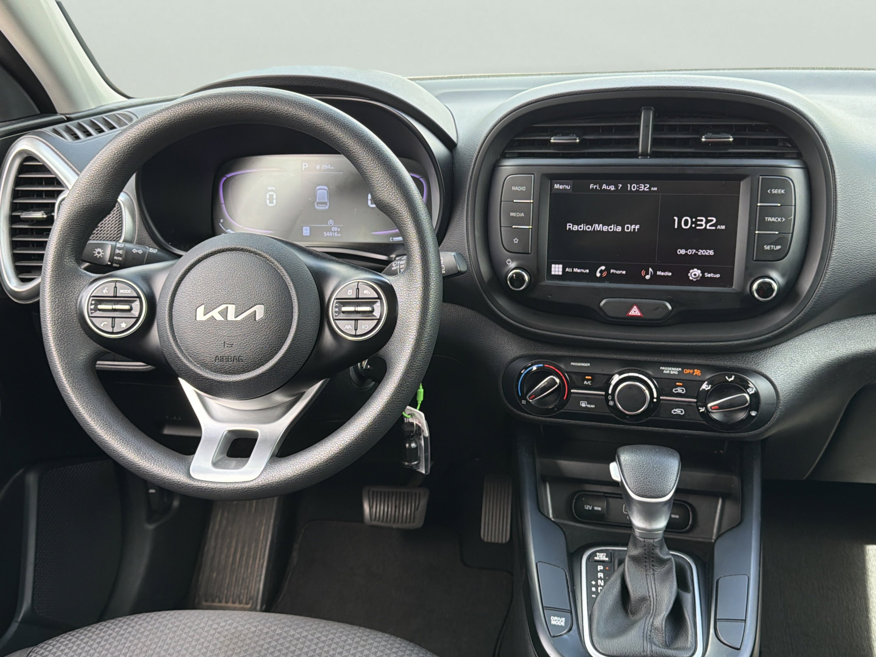 Used 2024 Snow White Pearl Kia LX image 9
