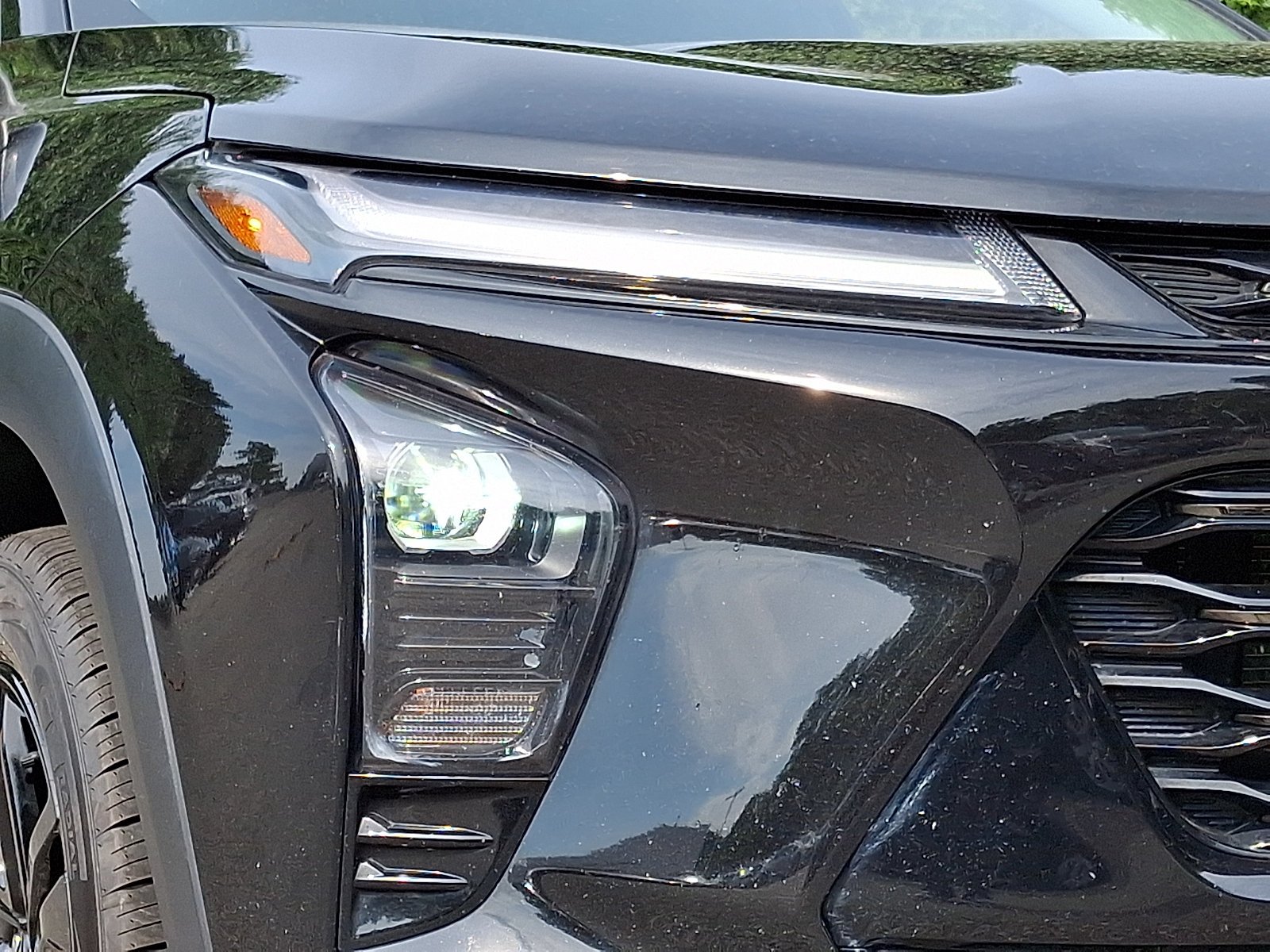 Used 2024 Mosaic Black Metallic Chevrolet ACTIV image 8