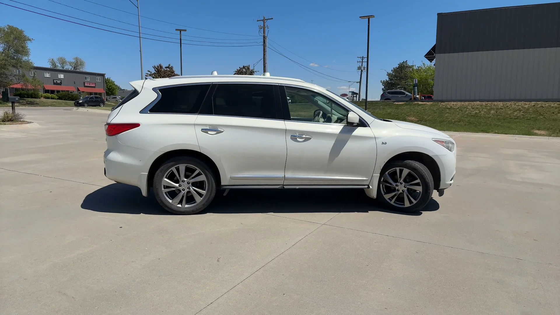 Used 2014 White INFINITI  image 4