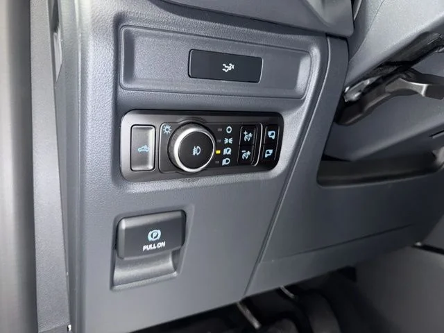 New 2026 Oxford White Ford XLT image 14