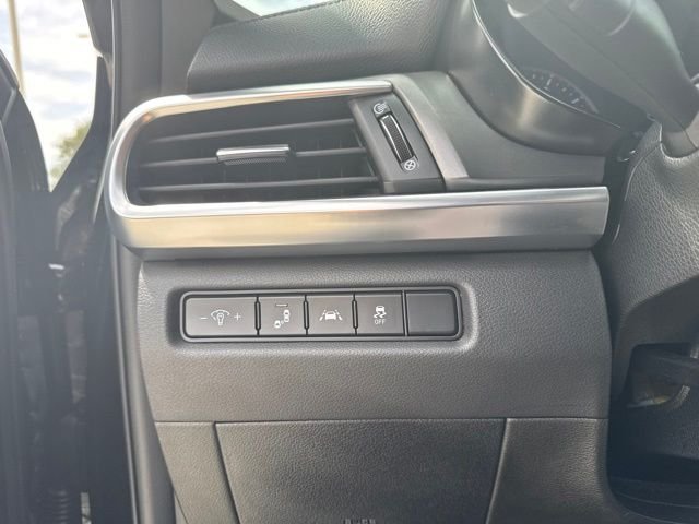 Used 2022 Black Kia S image 24