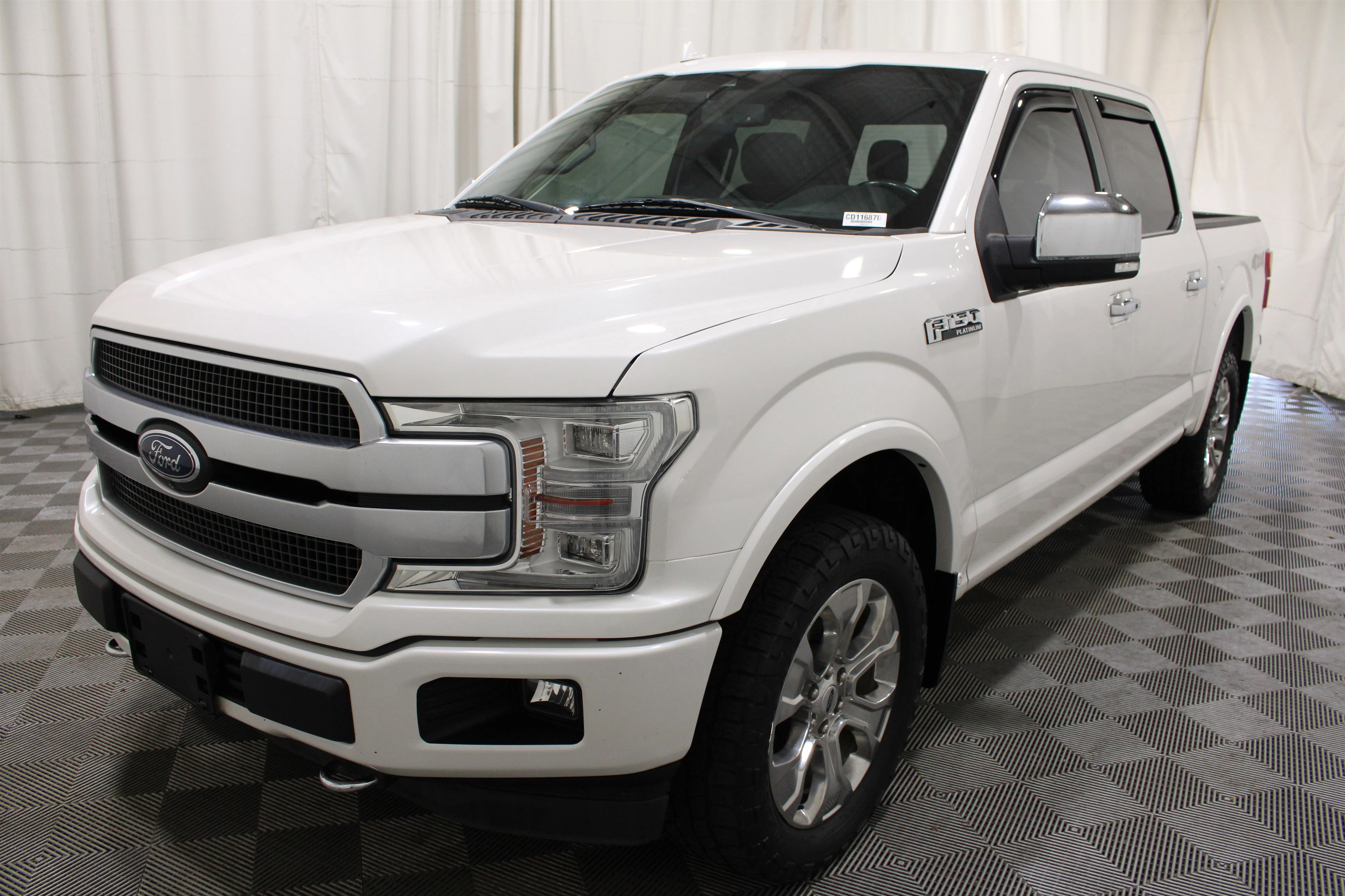 Used 2019 White Platinum Metallic Tri-Coat Ford Platinum image 32