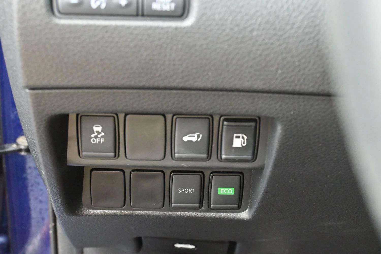 Used 2018 Caspian Blue Nissan SV image 22