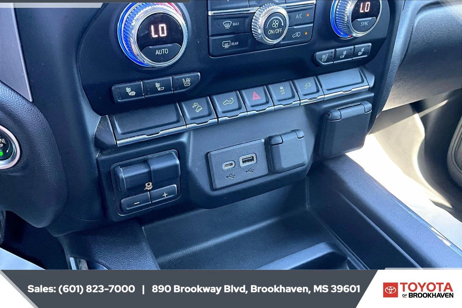 Used 2022 Cardinal Red GMC SLT image 23