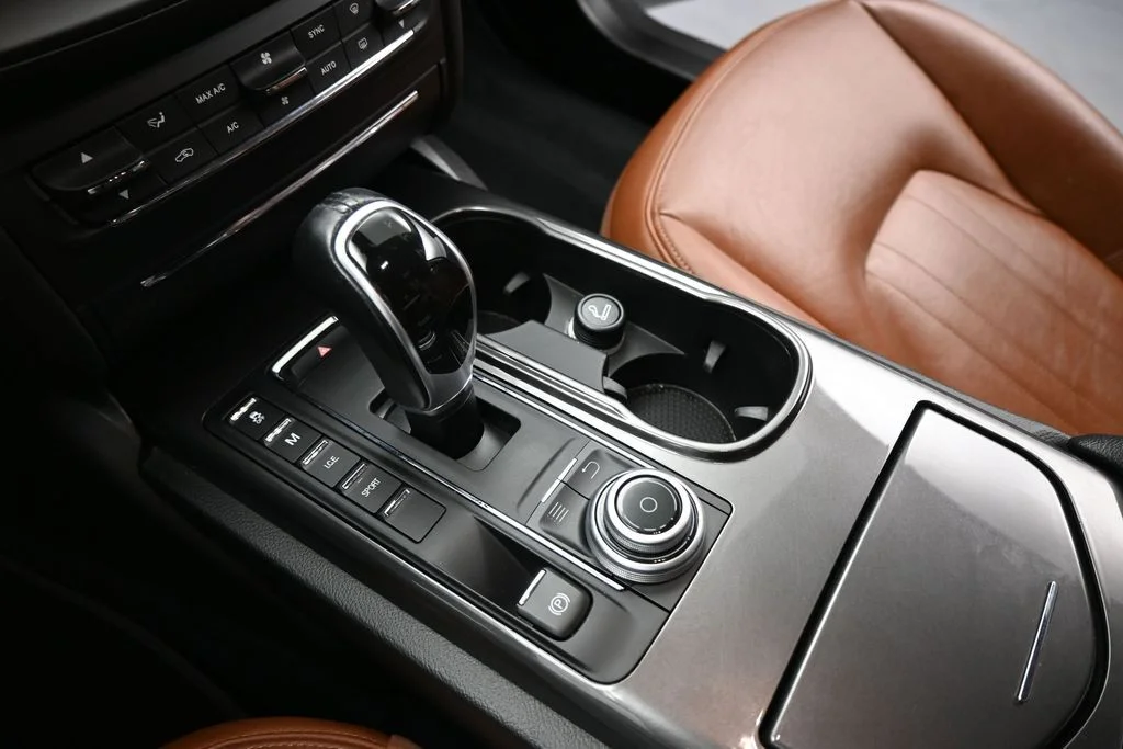 Used 2017 Silver Maserati Base image 14
