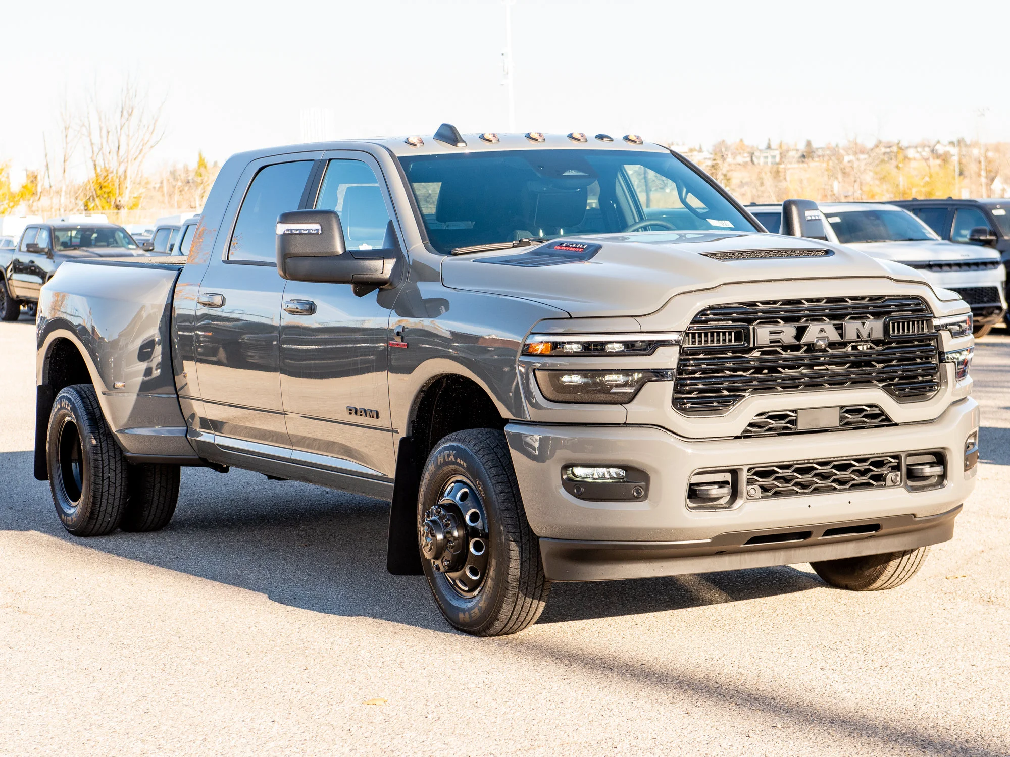 New 2027 Grey RAM Laramie Night* Mega Cab 4x4, Towing Tech Group, Rear Auto-Levelling Air Suspension image 9