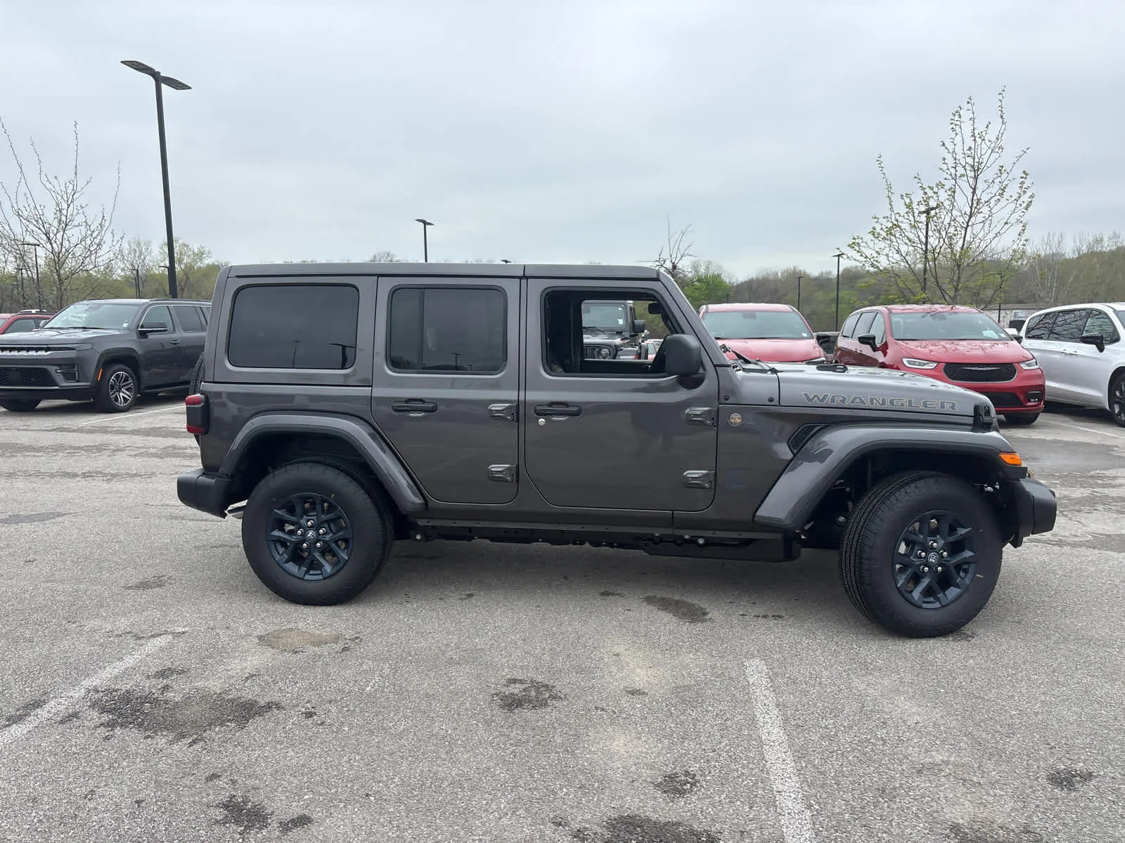 New 2026 Granite Crystal Metallic Clearcoat Jeep 85th Anniversary image 10