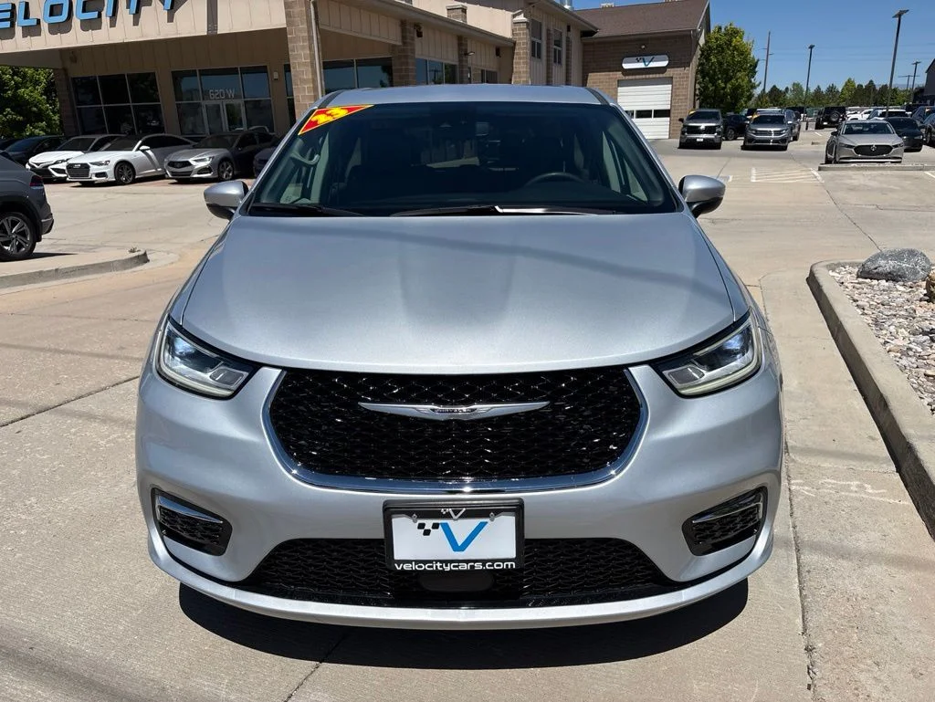 Used 2023 Silver Chrysler Touring L image 2
