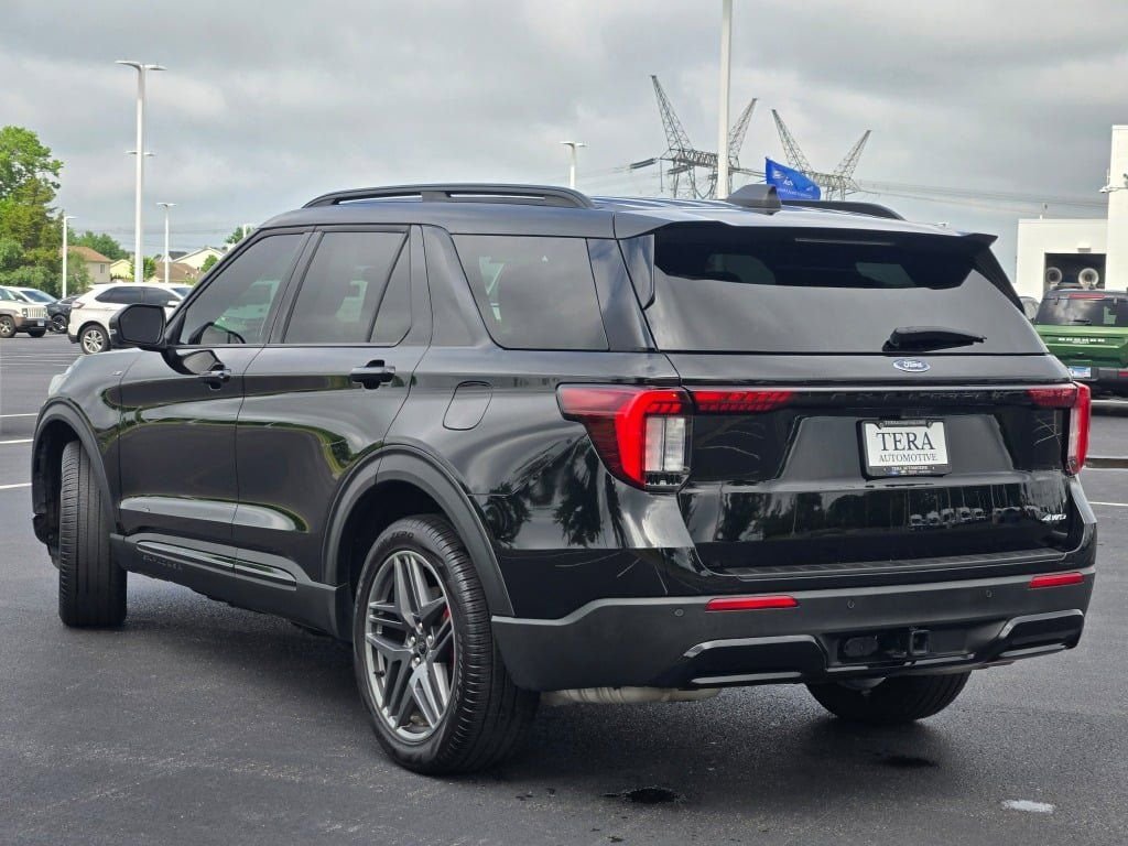Certified Used 2025 Black Metallic Ford ST-Line image 18