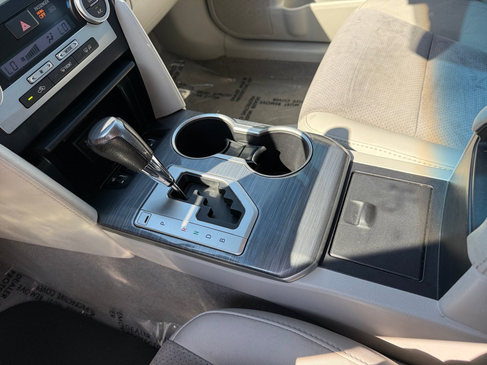 Used 2014 Super White Toyota XLE image 13