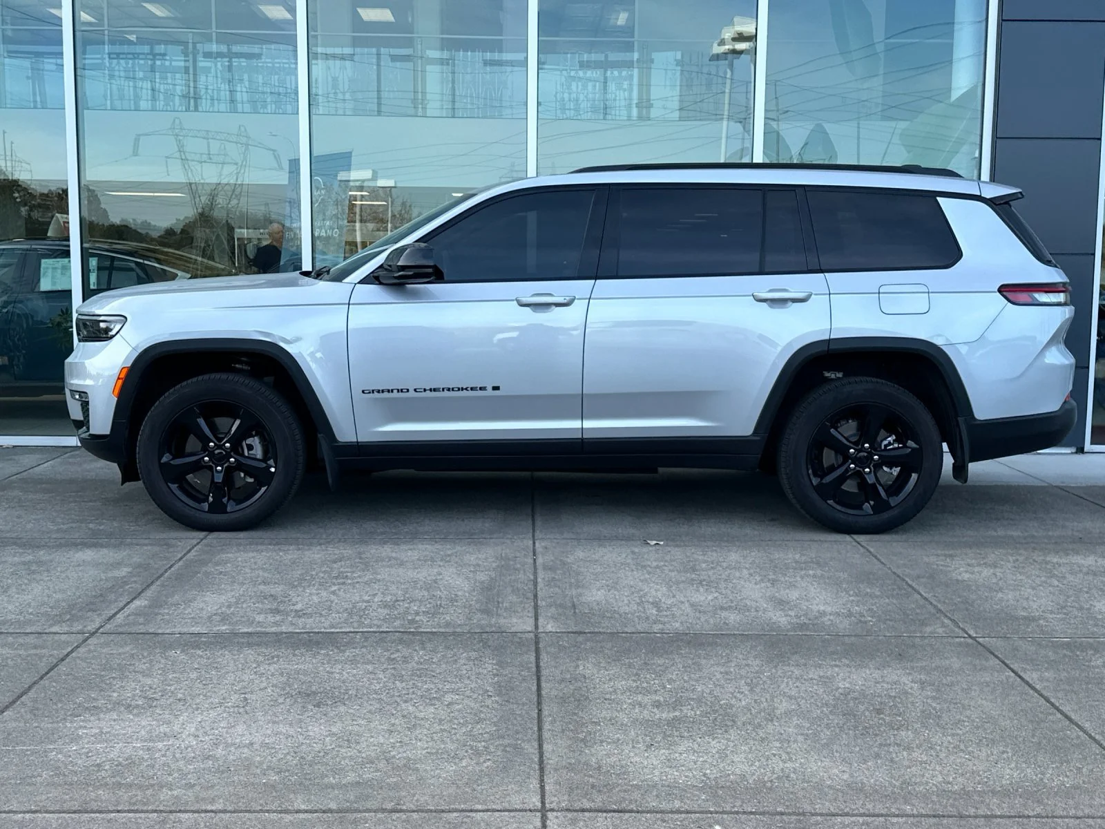 Used 2025 Silver Zynith Jeep Limited image 7